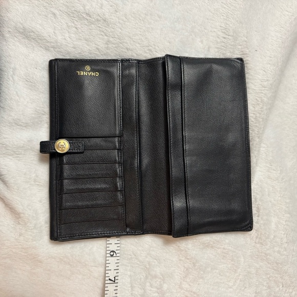 Chanel Wallet with Gold Logo - Picture 13 of 15